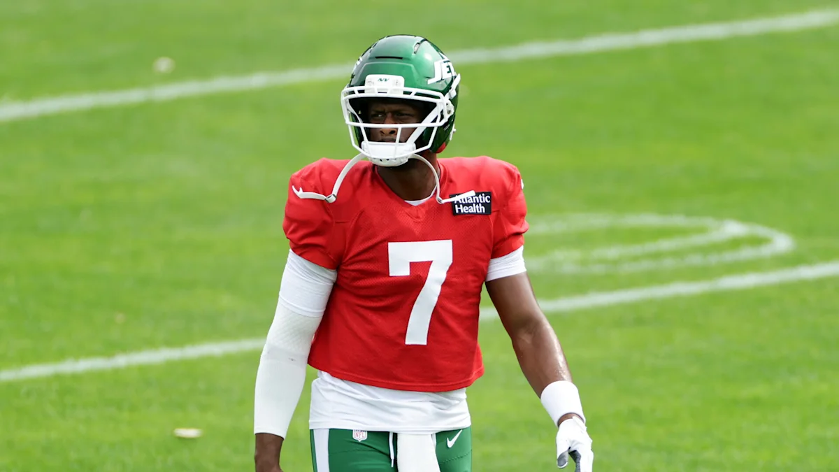 Geno Smith Practices After Ankle Soreness