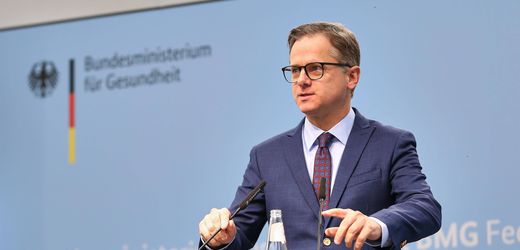 Gesundheitsminister Linnemann schließt Leistungskürzungen bei der Pflege nicht aus und weist auf Finanzierungsprobleme hin