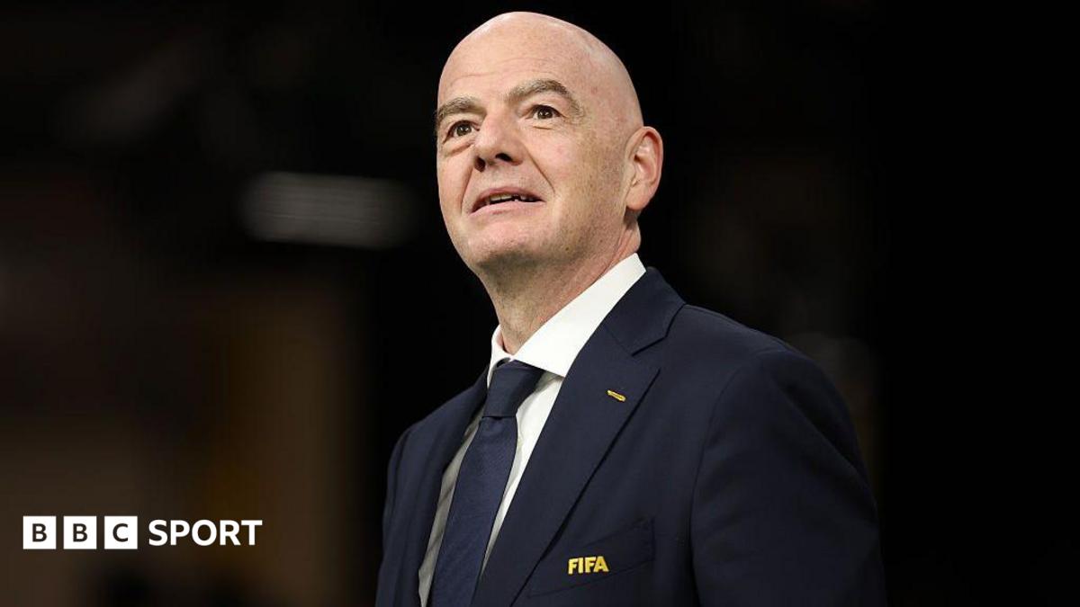 Gianni Infantino se disculpa por el plan de inversión para la Copa del Mundo y mantiene su presidencia en la FIFA