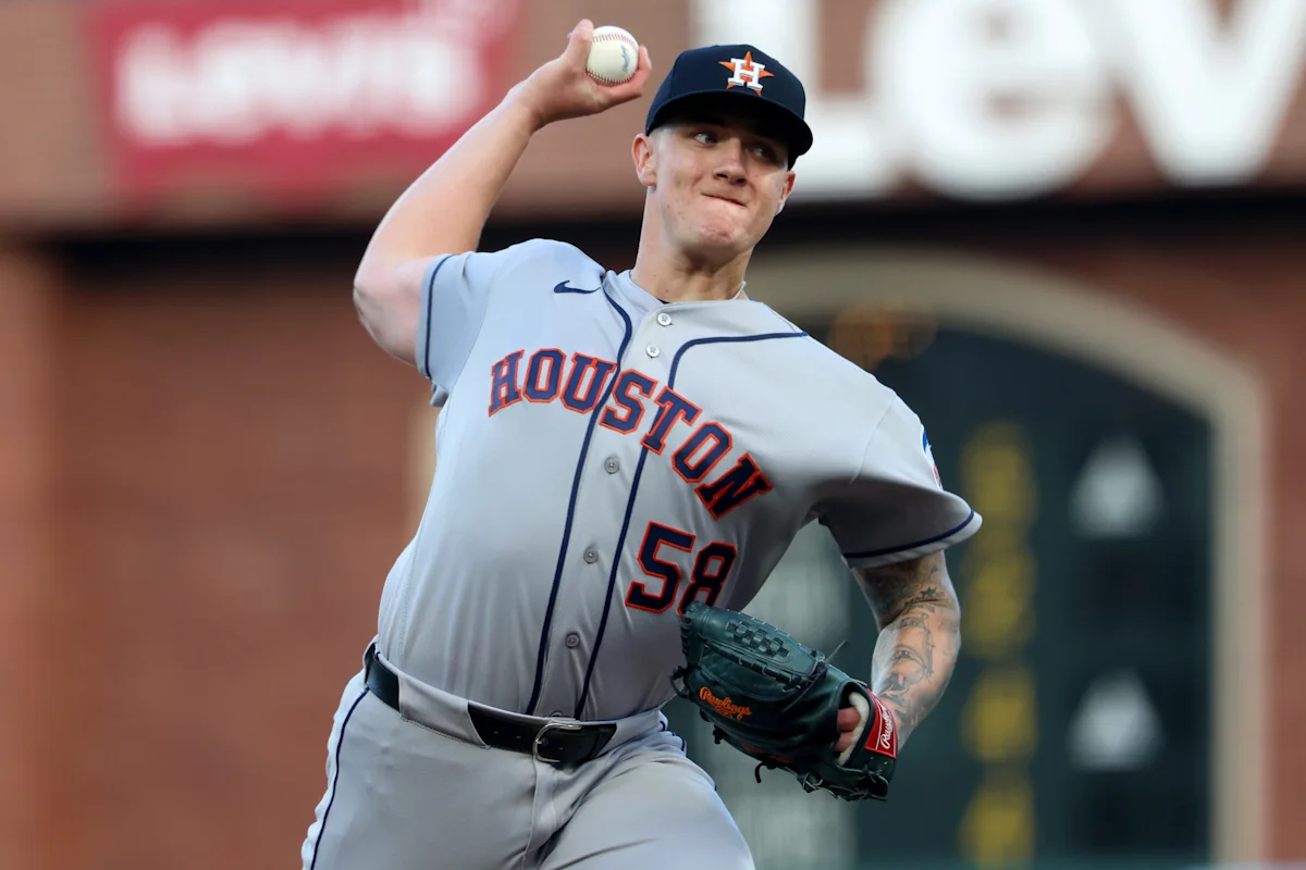 Giants Top Astros as Rookies Shine, Altuve Injured