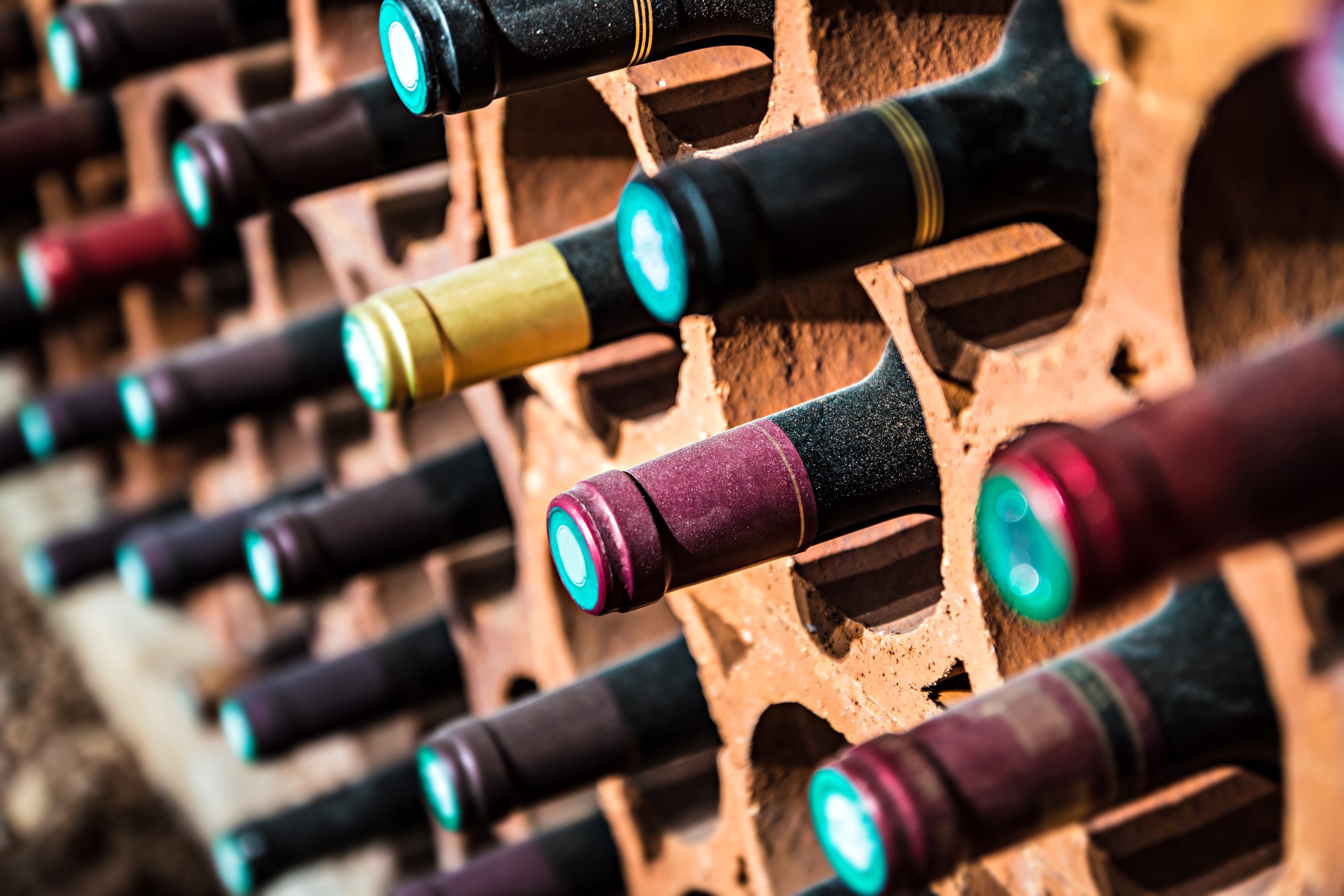 Los coleccionistas globales de vino fino exhiben hábitos similares