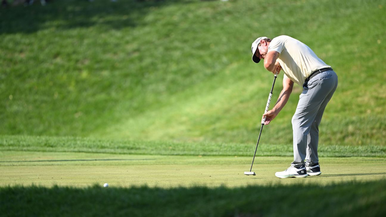 Glover Explains Removing Golf Shoes at 3M Open