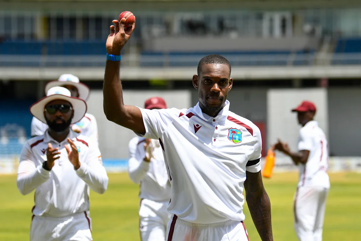 Greaves stellt Test-Cricket-Rekord mit fünf Wicket-Maidens auf
