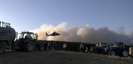Größter Waldbrand der NRW-Historie im Hürtgenwald führt zu Massenevakuierungen