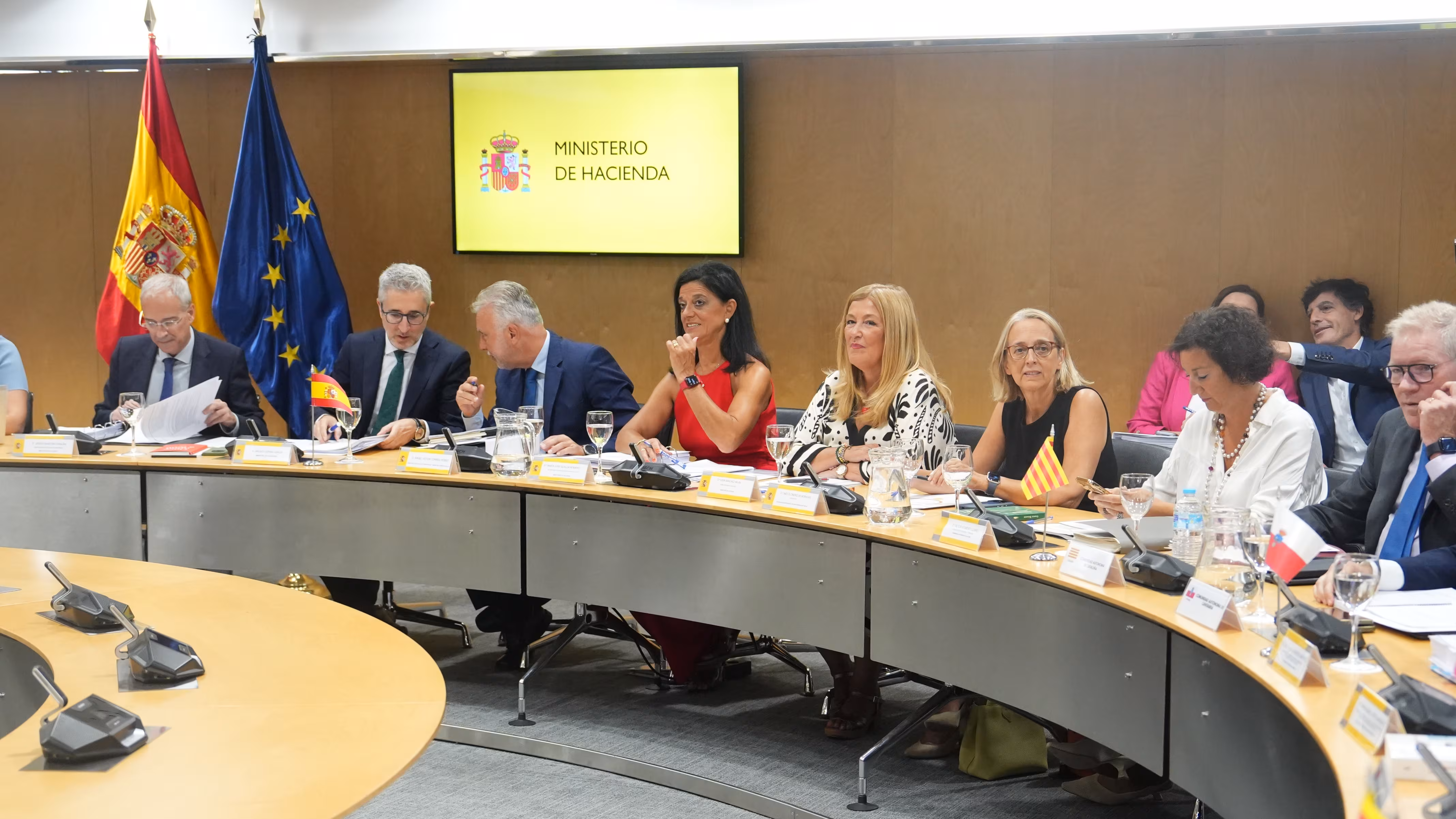 Hacienda aprueba la reforma de la financiación autonómica con el apoyo de Cataluña y Canarias, pese al rechazo mayoritario