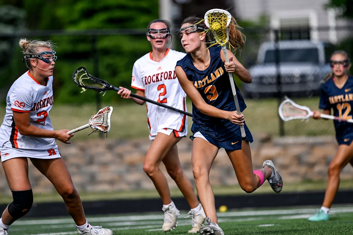 El equipo femenino de lacrosse de Hartland termina la temporada con una derrota en las semifinales estatales
