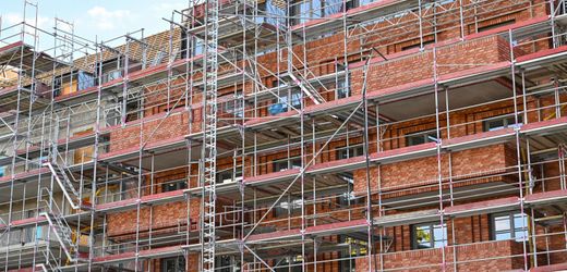 Höhere Zinsen bremsen Immobilienpreise, während Mieten steigen