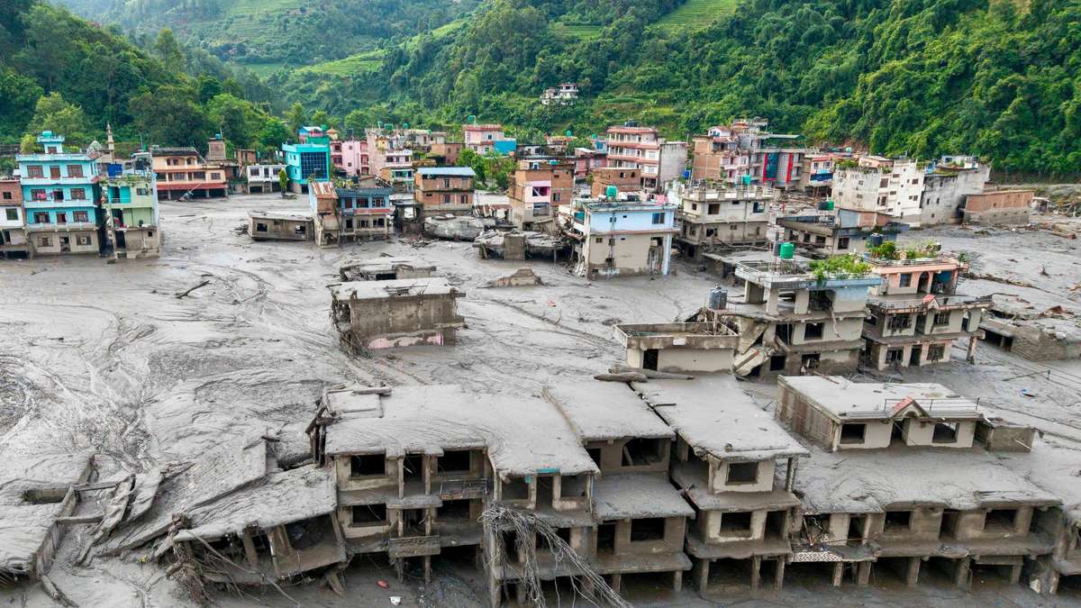 Himalaya-Überschwemmungen fordern über 165 Todesopfer, über 1300 Menschen vermisst