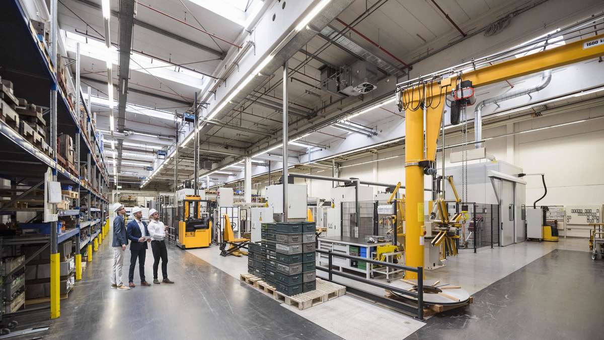 Hohe Zinsen und Rekordgewinne: Jobabbau in der deutschen Industrie