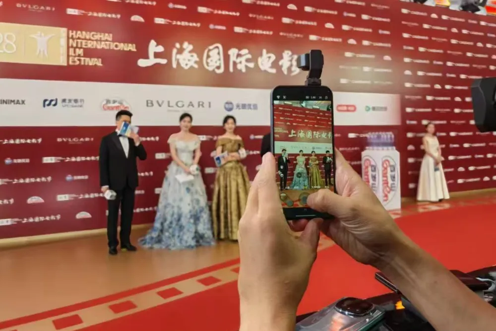 Honor presenta el Robot Phone en el Festival de Cine de Shanghái