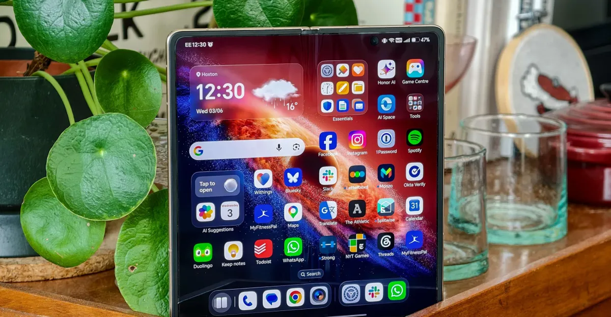 Honor Unveils Magic V6 Foldable with Record-Breaking Specs