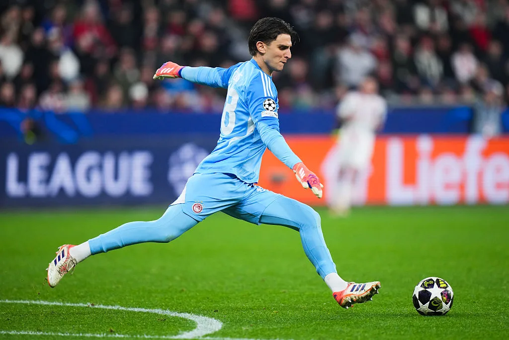 Hull City Signs Goalkeeper Tzolakis in Club-Record Deal