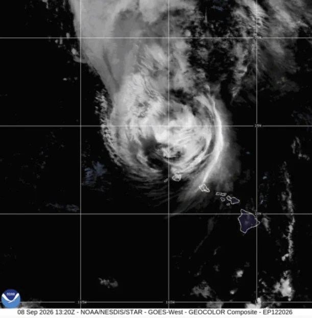 Hurrikan Lowell beschädigt Kauai, lässt Tausende ohne Strom
