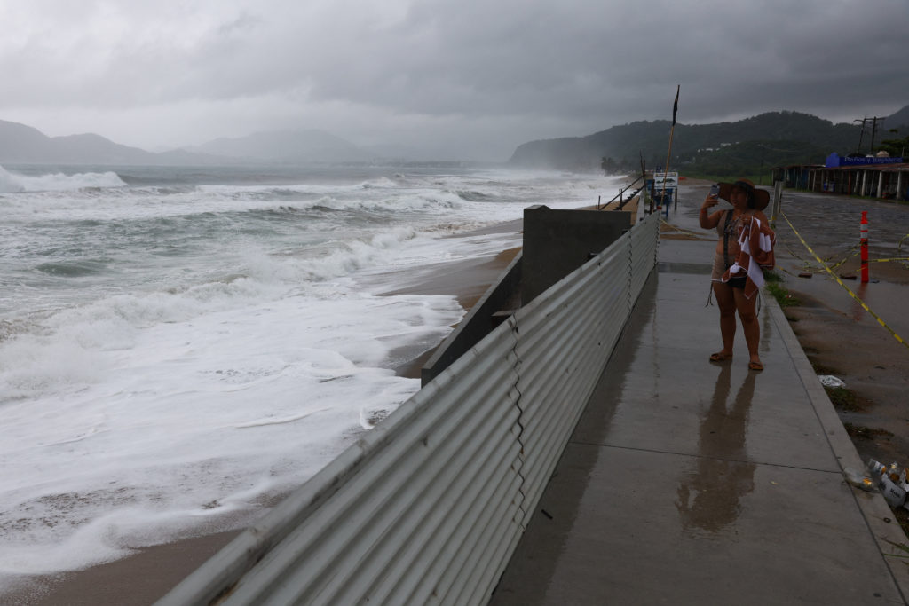 Hurrikan Simon verstärkt sich, drohende Überschwemmungen in Puerto Vallarta, Mexiko