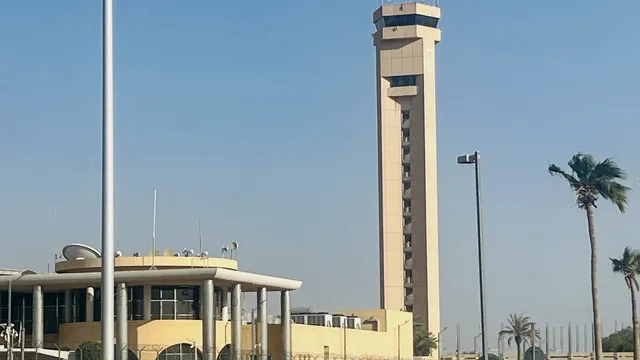 Huthi-Miliz greift saudi-arabische Flughäfen an, Saudi-Arabien reagiert mit Vergeltungsschlägen