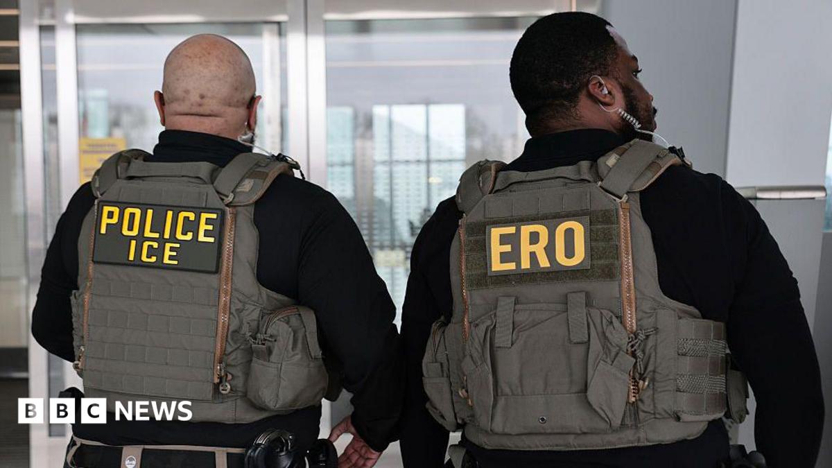 ICE rüstet Agenten mit Elektroschockhandschuhen aus