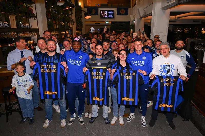 Jugadores del Inter se reúnen con fans en Perth antes del partido contra la Juventus