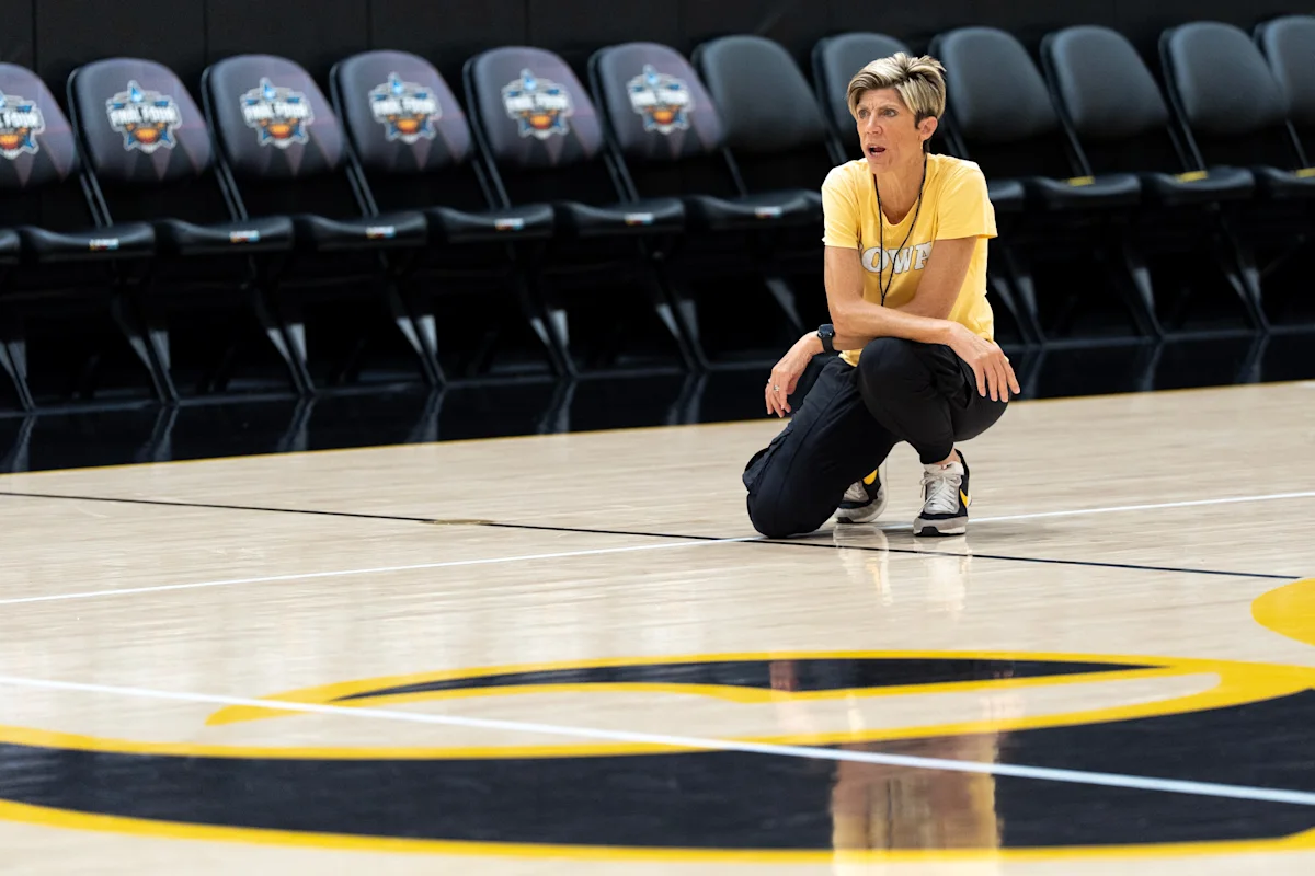 Baloncesto Femenino de Iowa Ofrece Beca a la Escolta Santana Sabus