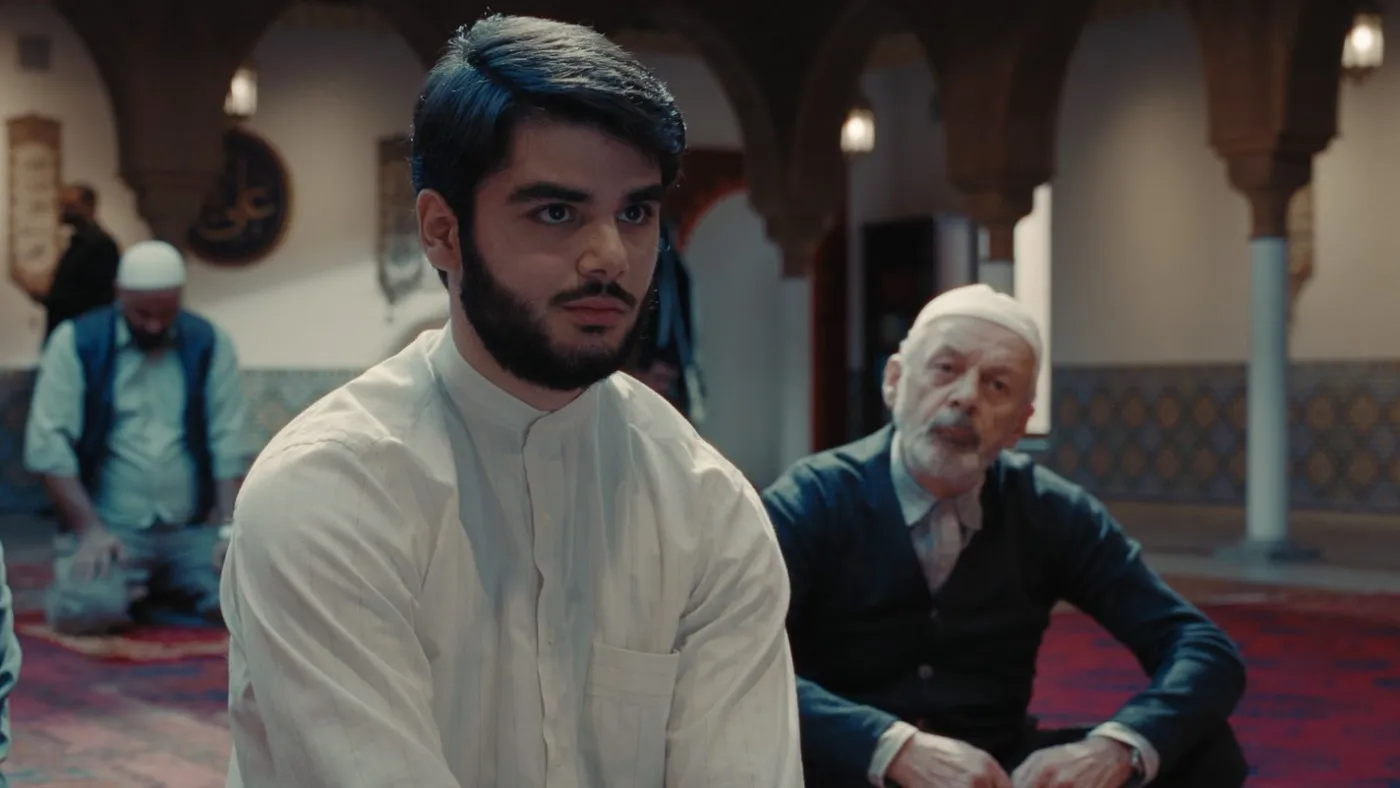 Iranian Auteur Premieres Film Without Key Collaborator