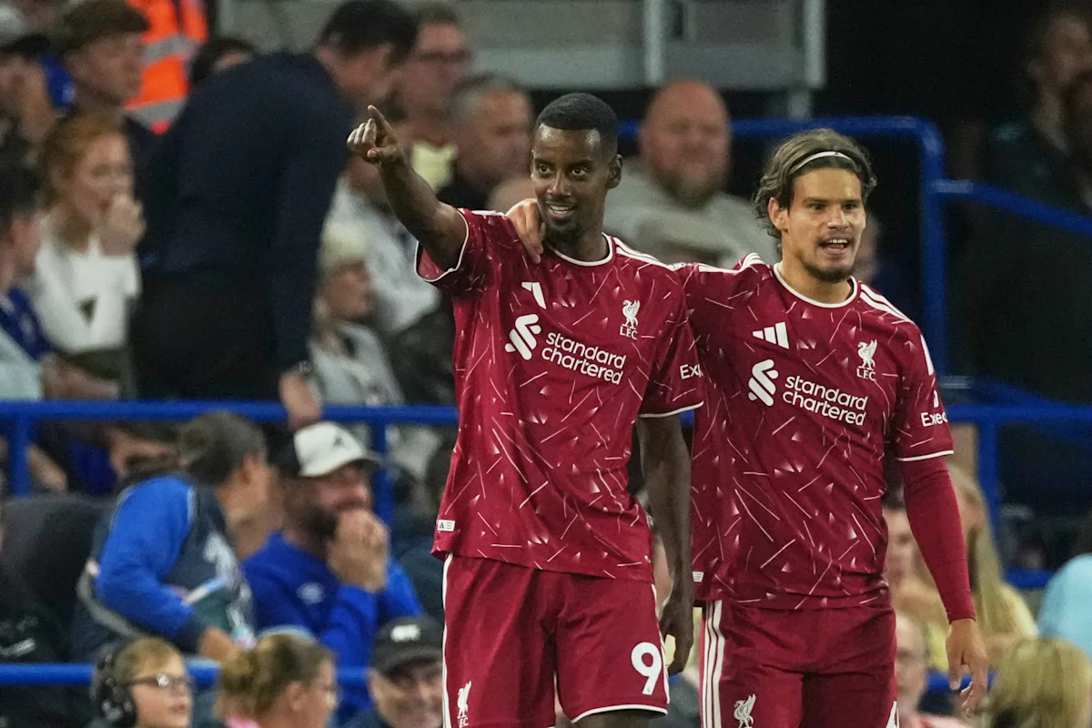Isak erzielt zwei Tore, Liverpool gewinnt erstes Spiel unter neuem Trainer