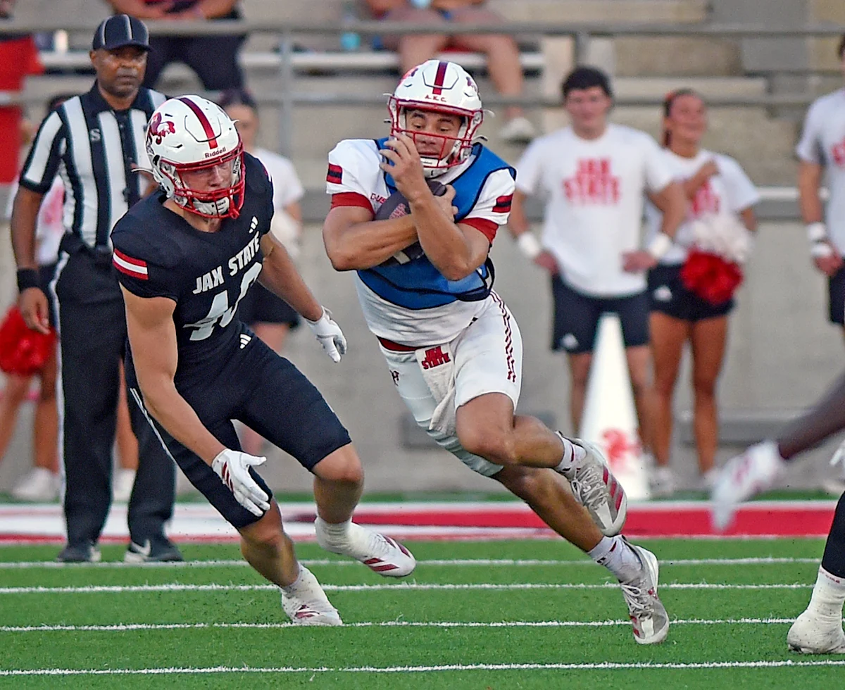 Jacksonville State Linebacker O'Steen im Spiel verletzt