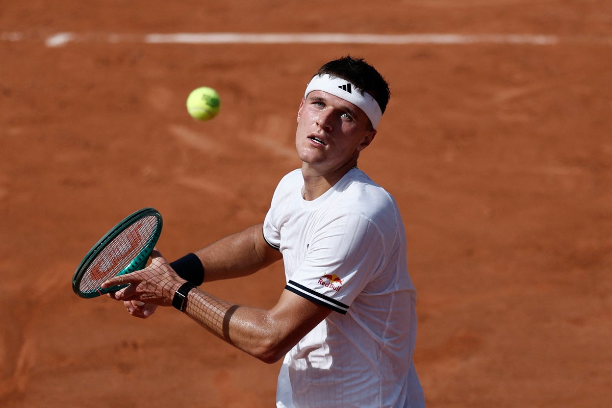 Jakub Mensik leaves court in wheelchair after French Open win