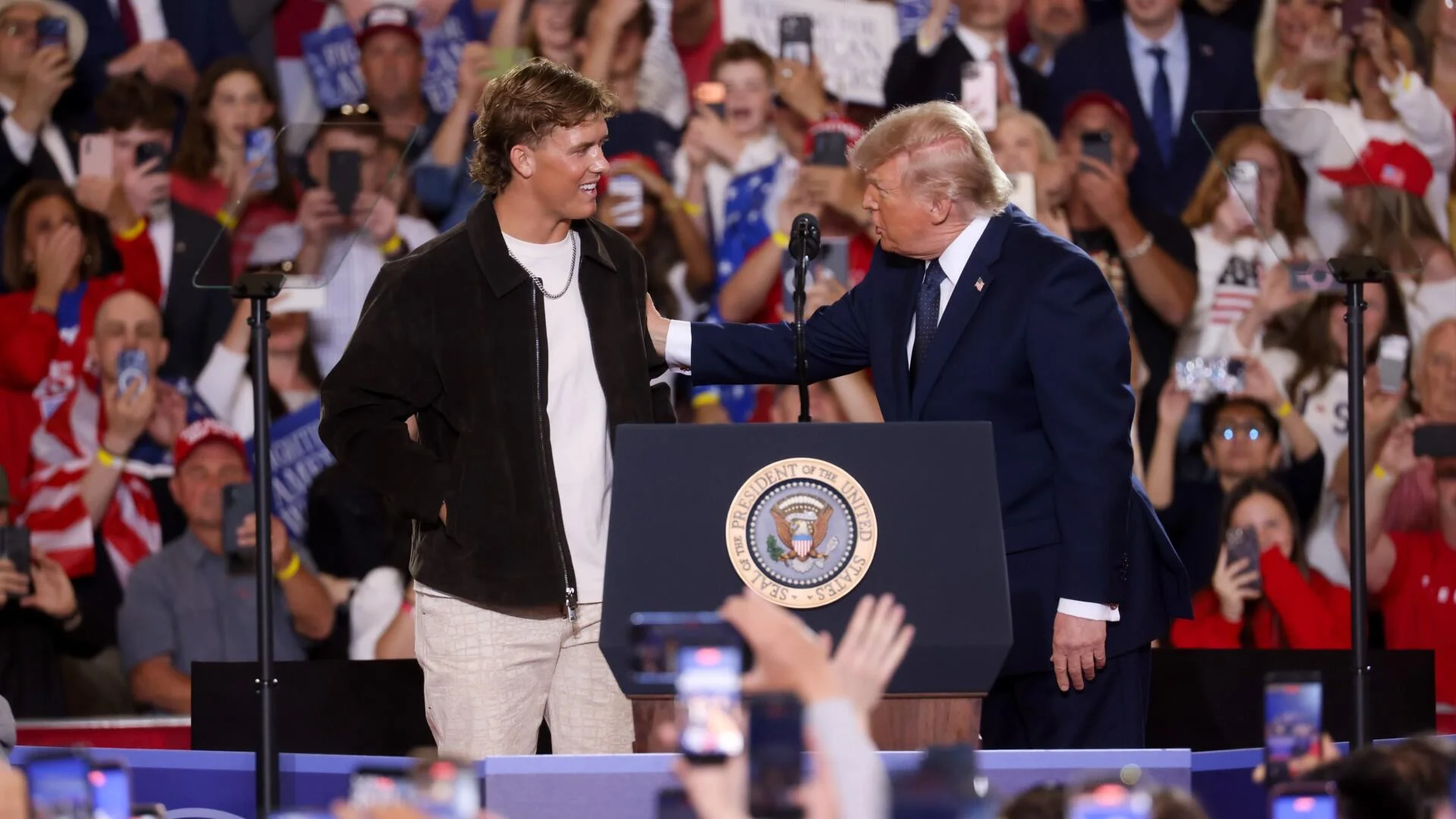 Jaxson Dart addresses Giants locker room after introducing Trump at political rally