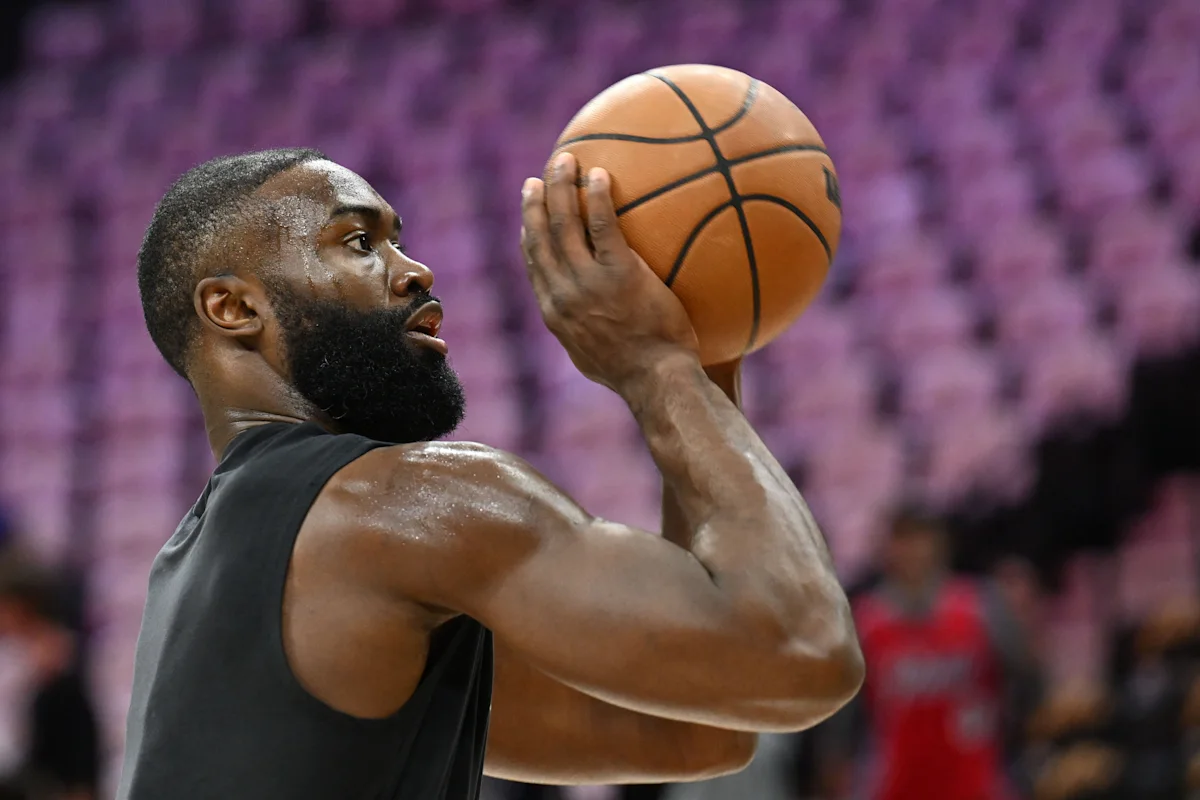 Jaylen Brown Trägt Sixers-Trikot während Stream