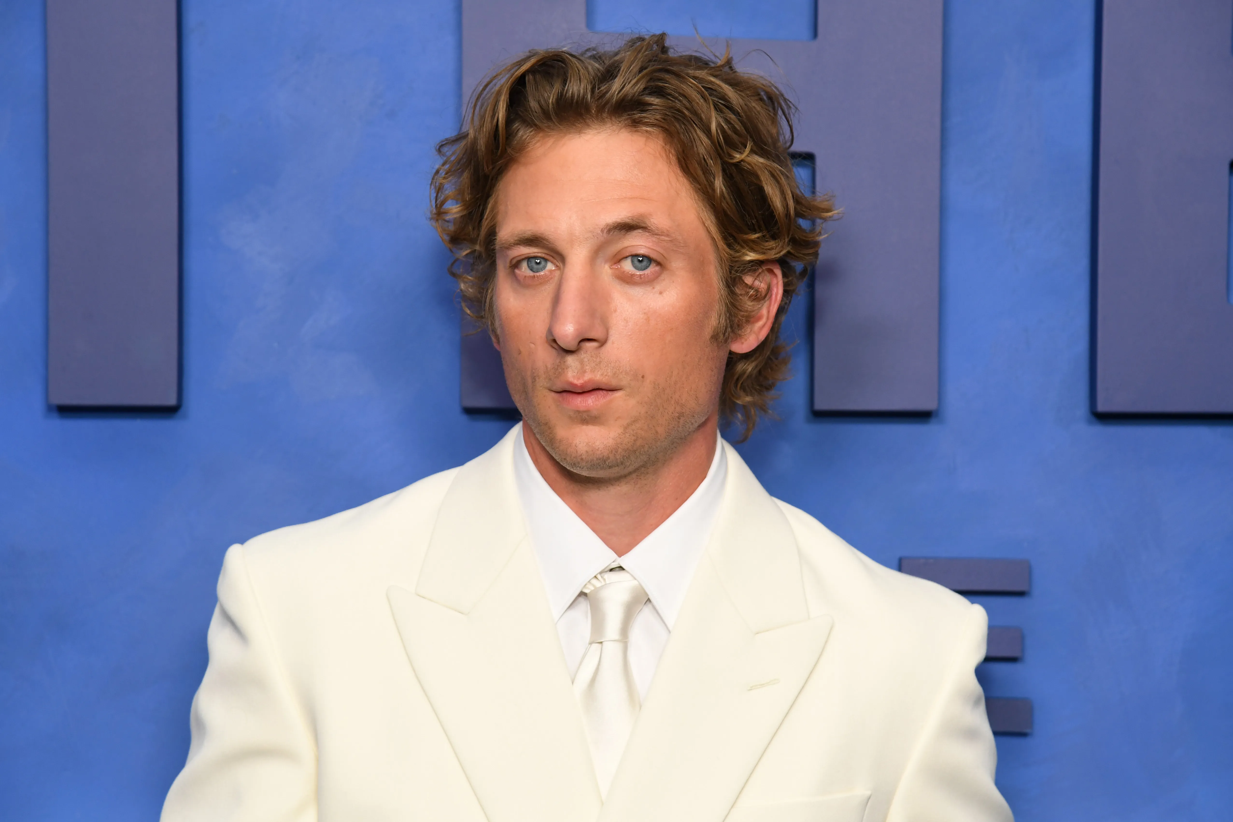 Jeremy Allen White Supports UK Social Media Ban for Under-16s