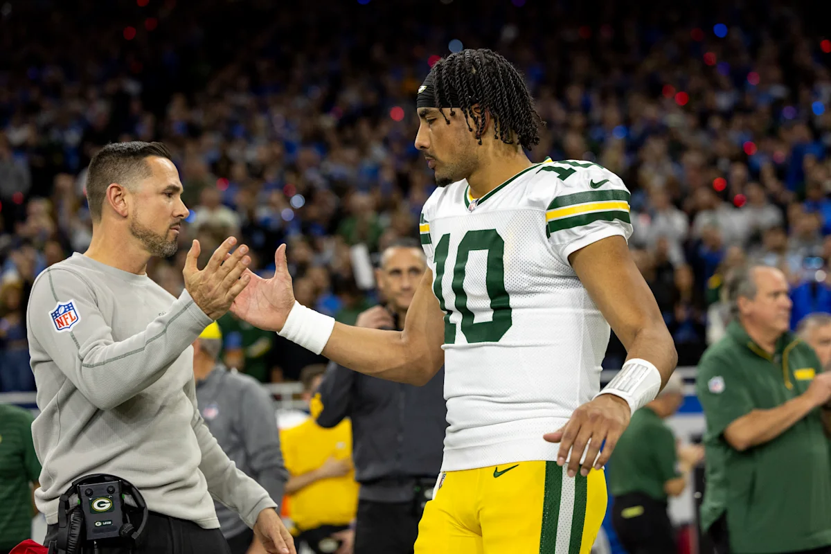 Jordan Love Emulando el Profundo Conocimiento del Libro de Jugadas de Aaron Rodgers