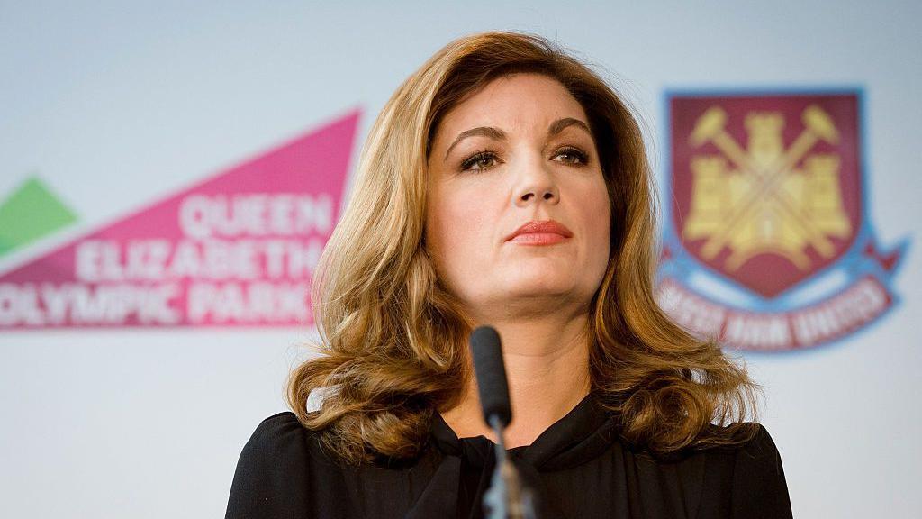 Karren Brady остана в West Ham въпреки знанията за забраната на Sullivan