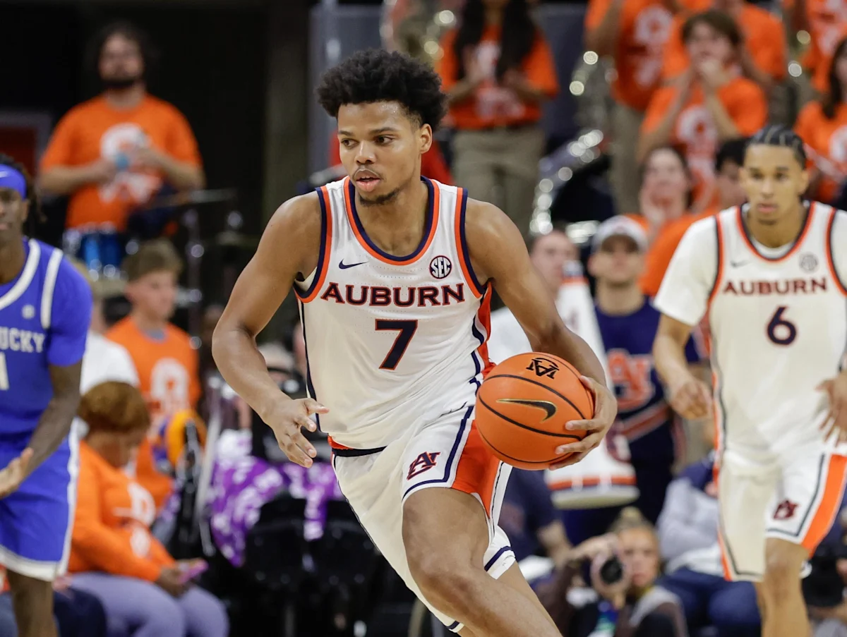 Kentucky Basketball Reportedly Interested in Keyshawn Hall