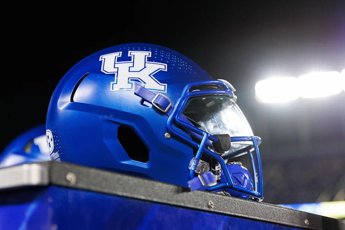 Kentucky Wildcats Narrow Field for Elite Offensive Lineman Recruit