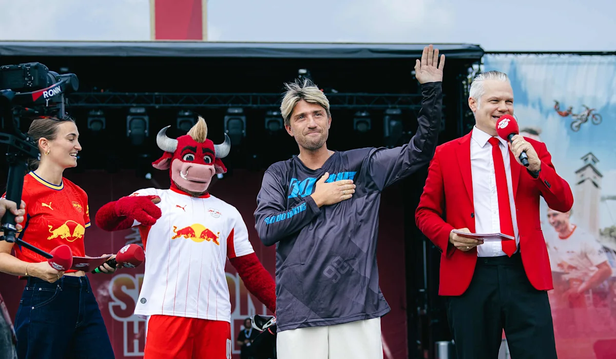 Kevin Kampl Surprises Fans at Season-Opening Event