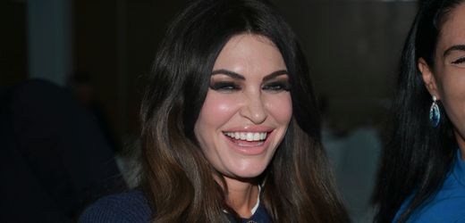Kimberly Guilfoyle soll bei Gesprächen in Griechenland und Rumänien Regierungswechsel angedeutet haben