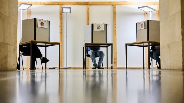 Kommunalwahlen in Niedersachsen beginnen mit Fokus auf AfD und Volkswagen-Krise