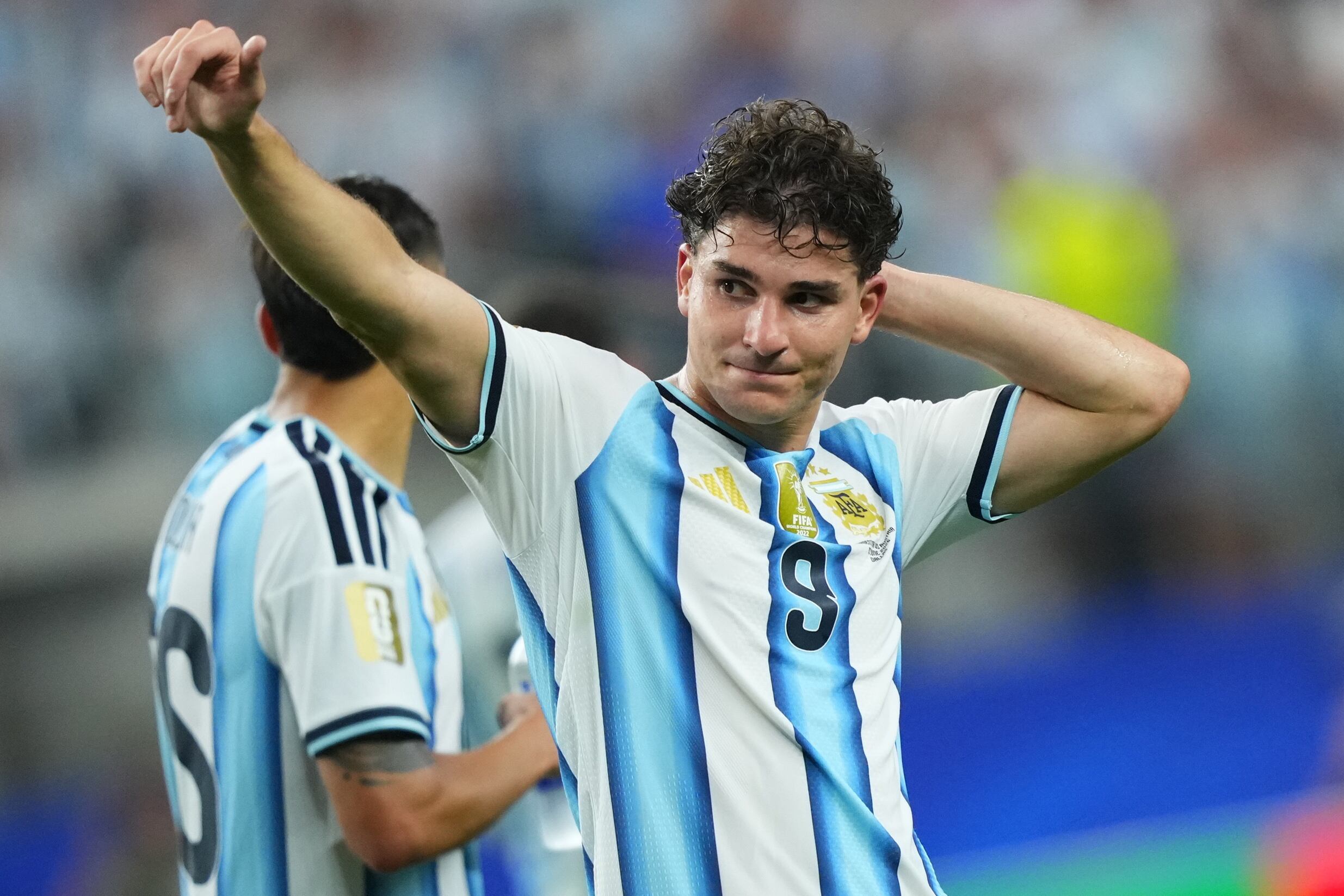 La Federación Española de Fútbol abre expediente disciplinario al FC Barcelona por el caso Julián Álvarez