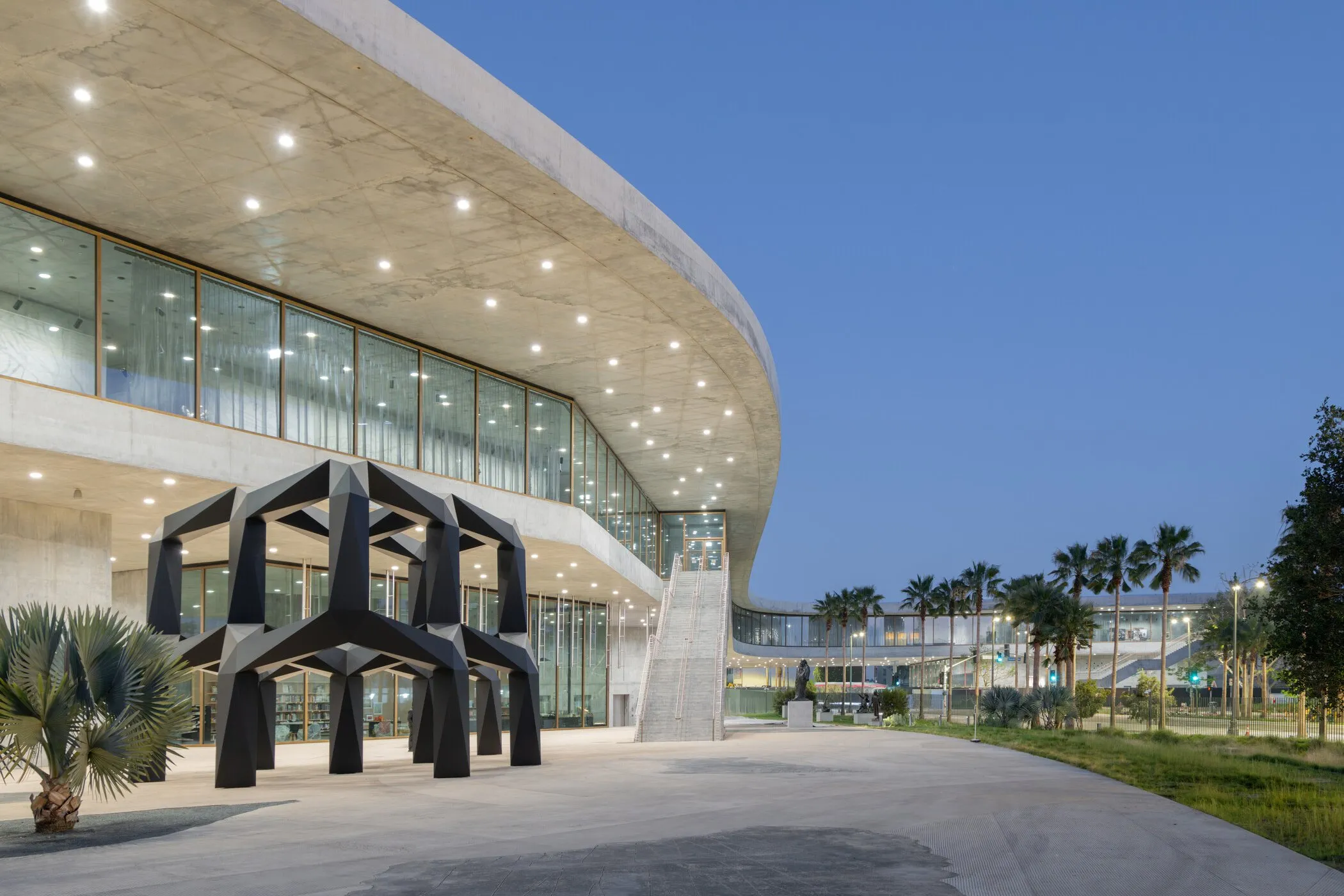 LACMA lanza la campaña de vallas publicitarias 'Very LACMA' para la inauguración de David Geffen Galleries