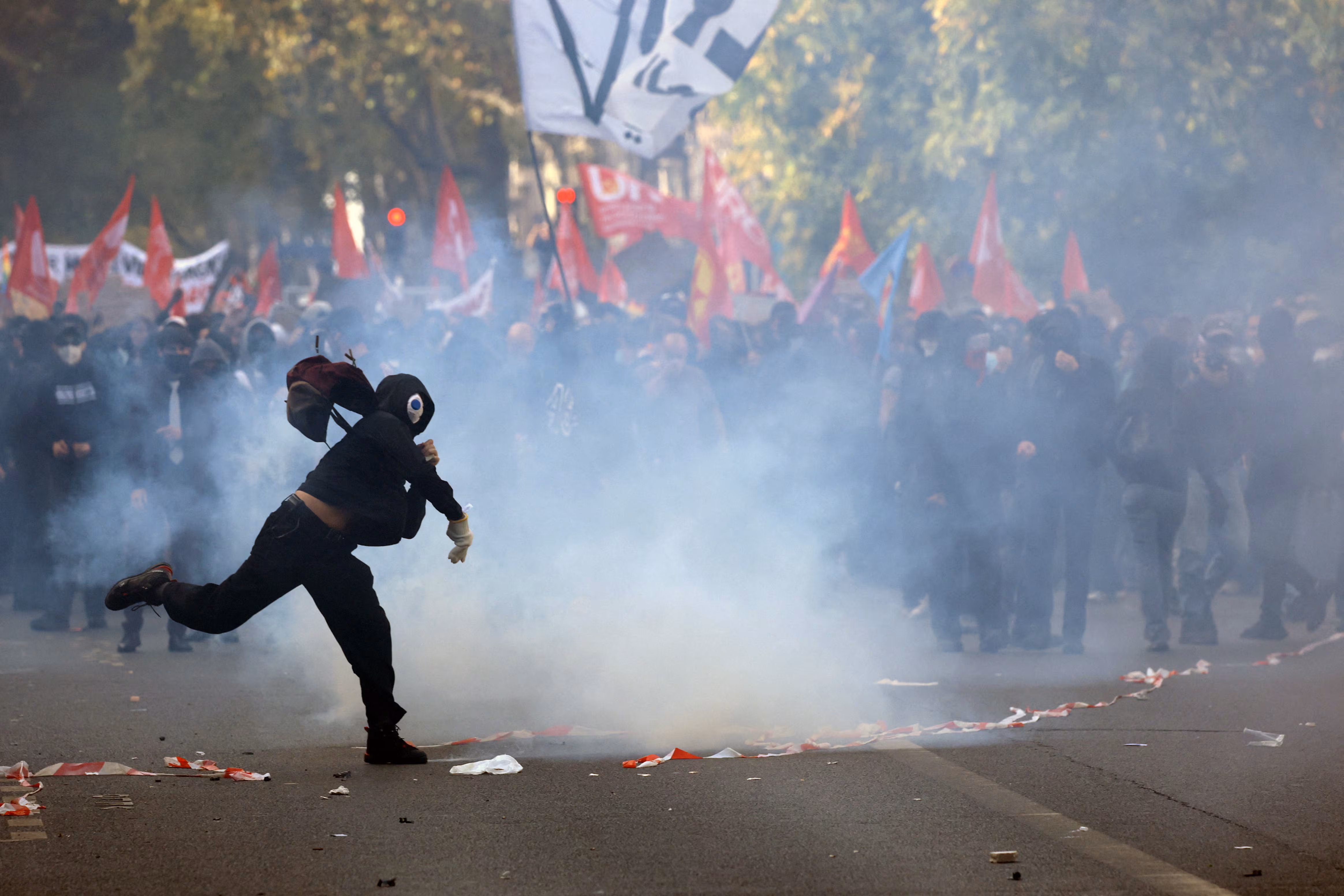 Las protestas estudiantiles se intensifican en Francia con más de 5.000 detenidos y acusaciones de manipulación política