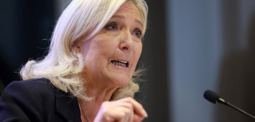 Le Pen legt in Umfrage nach Ausschreitungen in Frankreich leicht zu