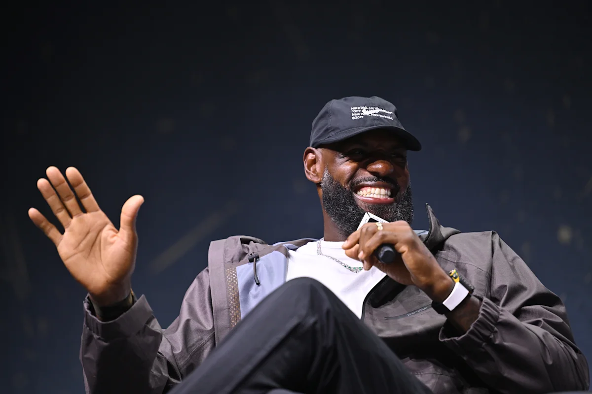 LeBron James to Debut with 76ers Against Knicks on Opening Night