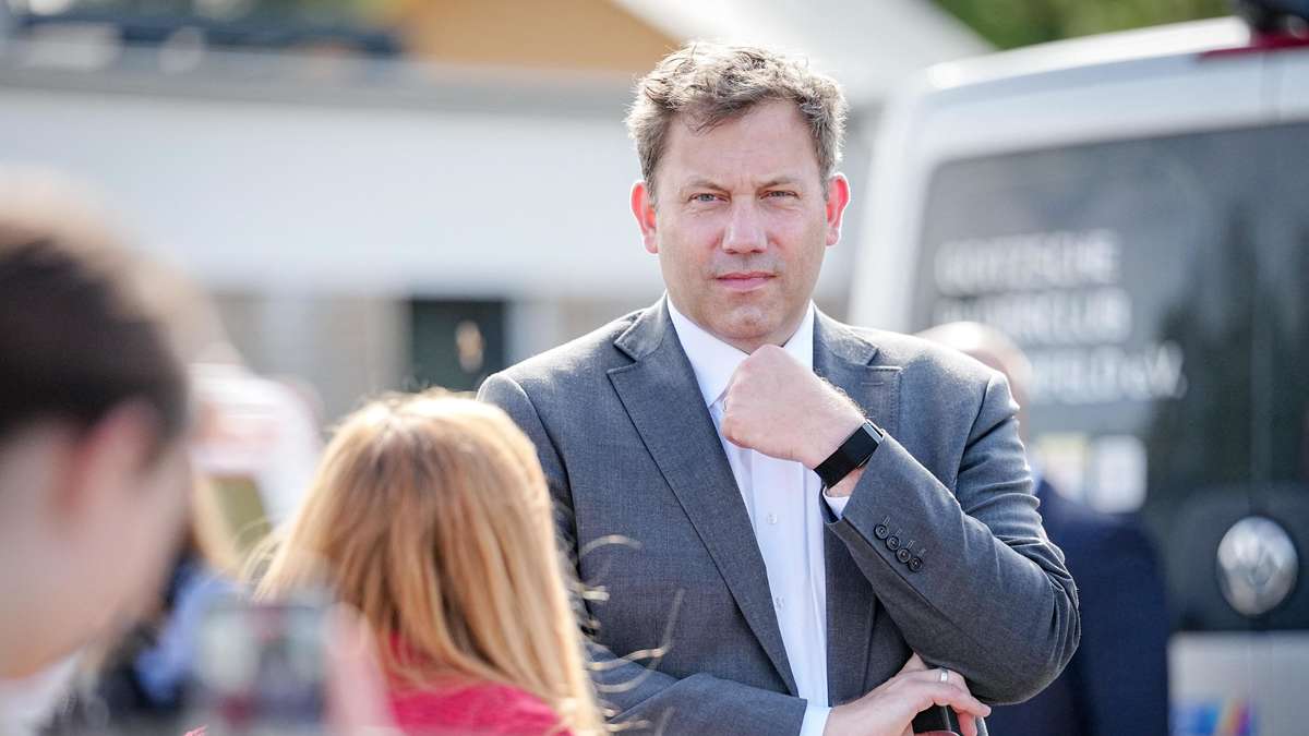 Ölkonzerne profitieren von hohen Spritpreisen – Finanzminister fordert EU-weite Übergewinnsteuer
