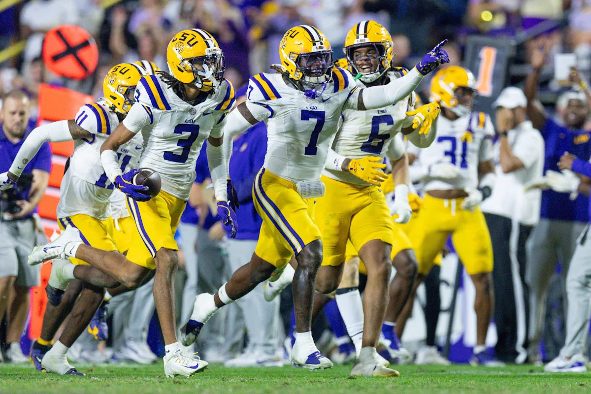Bemerkenswerte Spielerabwesenheiten beim LSU Football Training