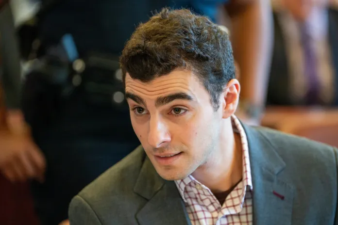 Luigi Mangione's Legal Team Withdraws Plans for Psychiatric Defense in Murder Trial