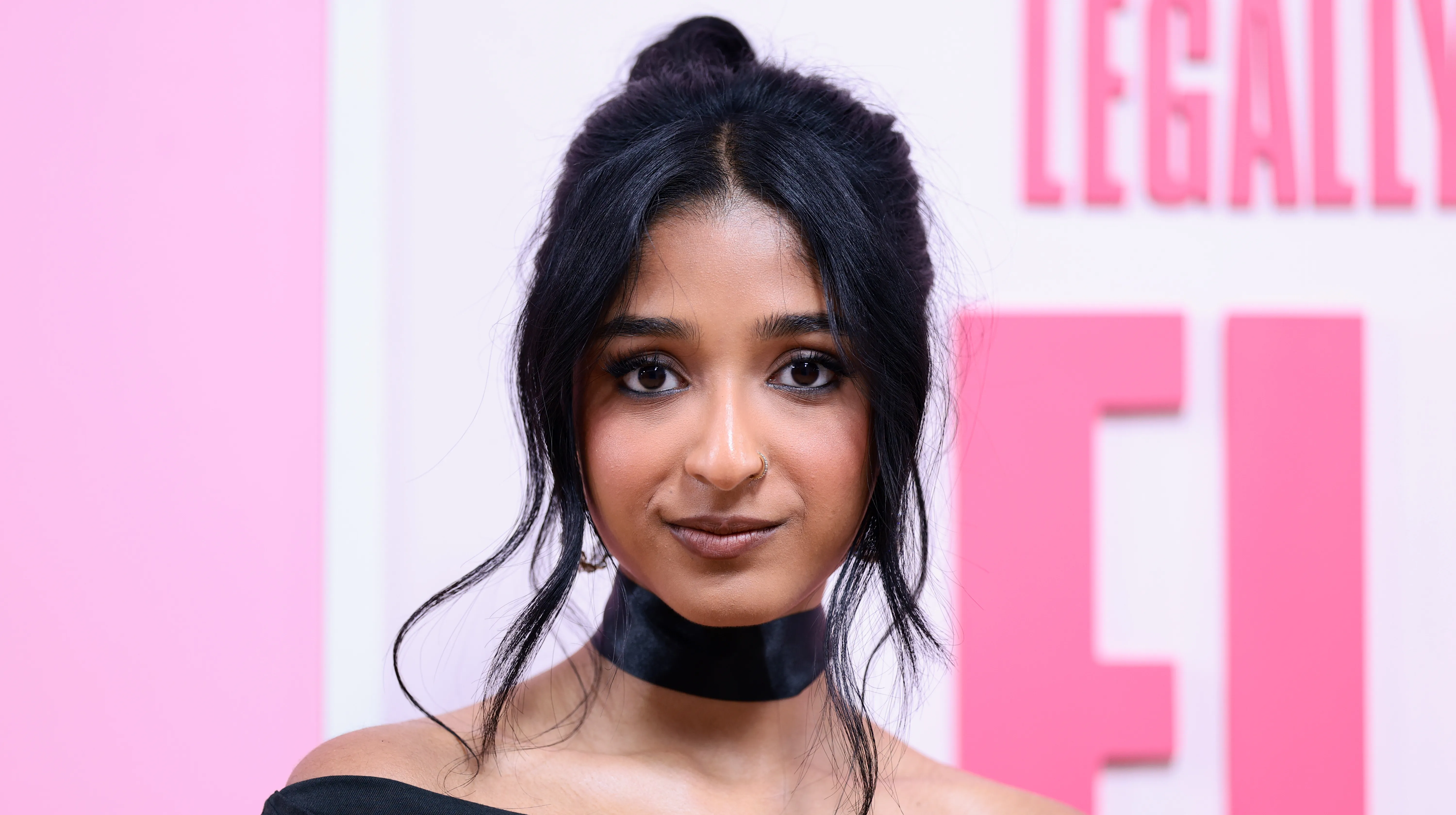 Maitreyi Ramakrishnan kündigt Rolle in ‘Elle’ Staffel 2 an
