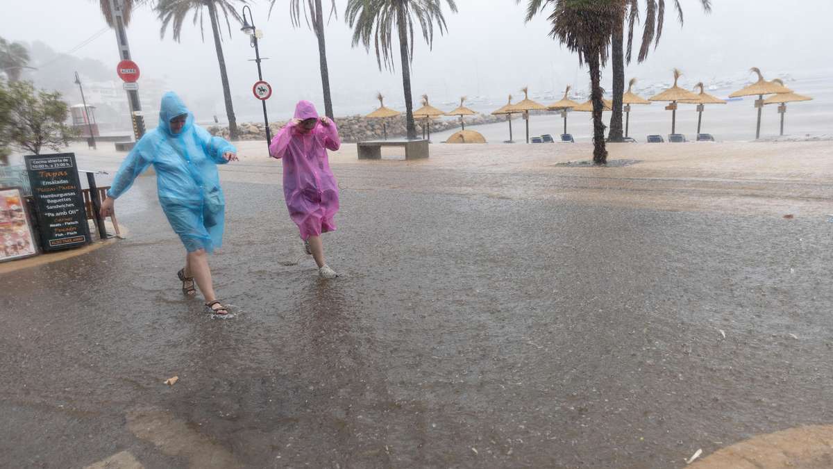 Mallorca von Unwettern getroffen: Eine Frau ertrinkt, Flüge gestrichen