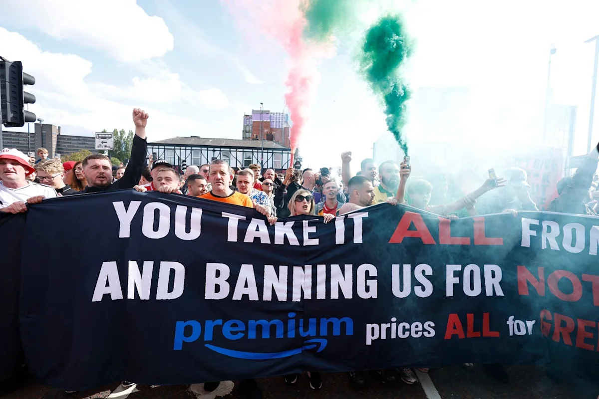 Man United Fans Protest Season Ticket Bans Before Derby