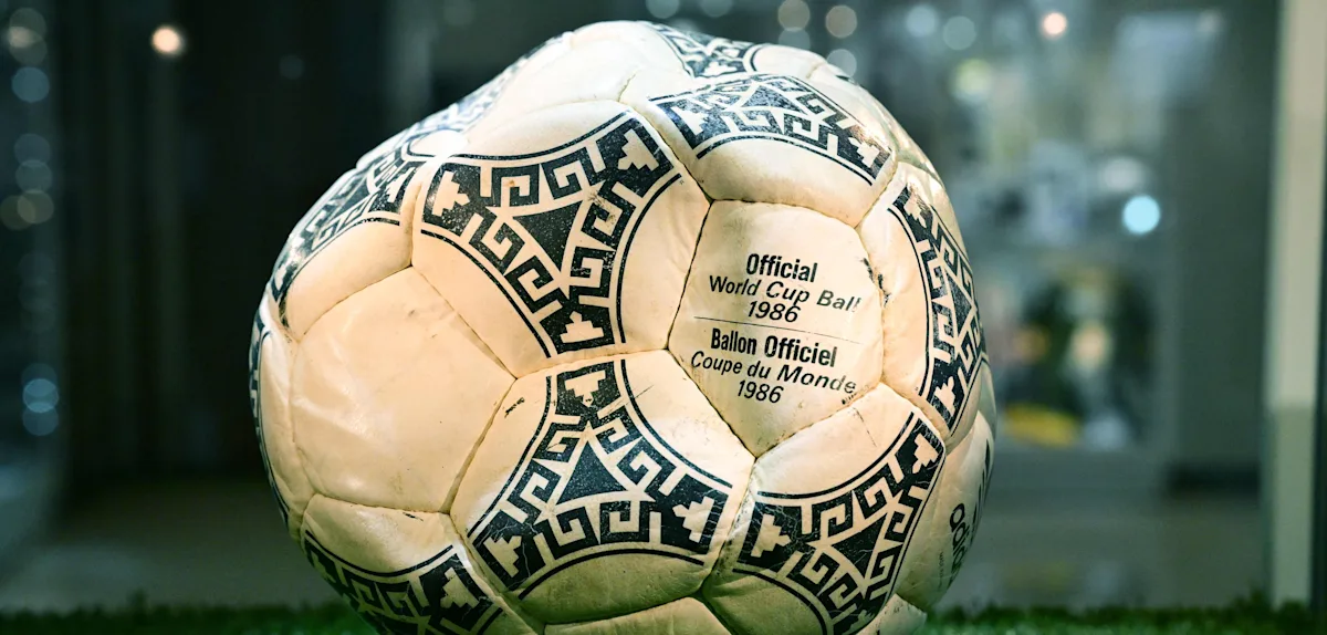 Maradonas "Hand Gottes"-Tor: Ball für Millionen versteigert