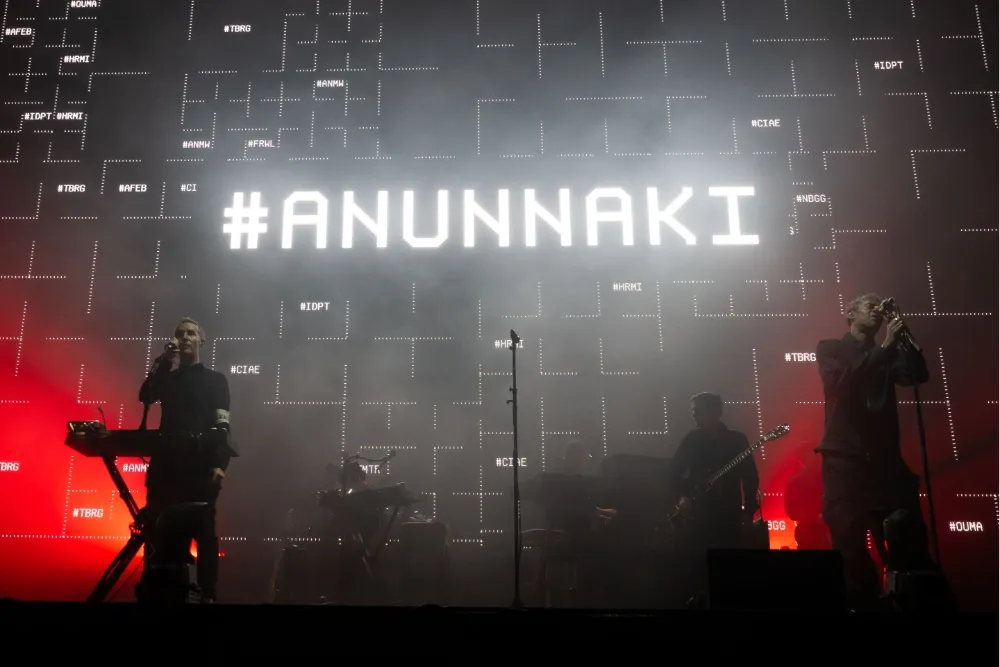 Членове на Massive Attack задържани след концерт в Сингапур