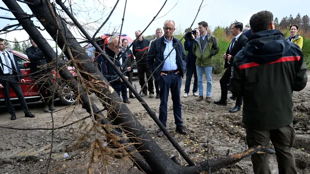 Merz besucht Waldbrandgebiet und räumt Klimawandel ein